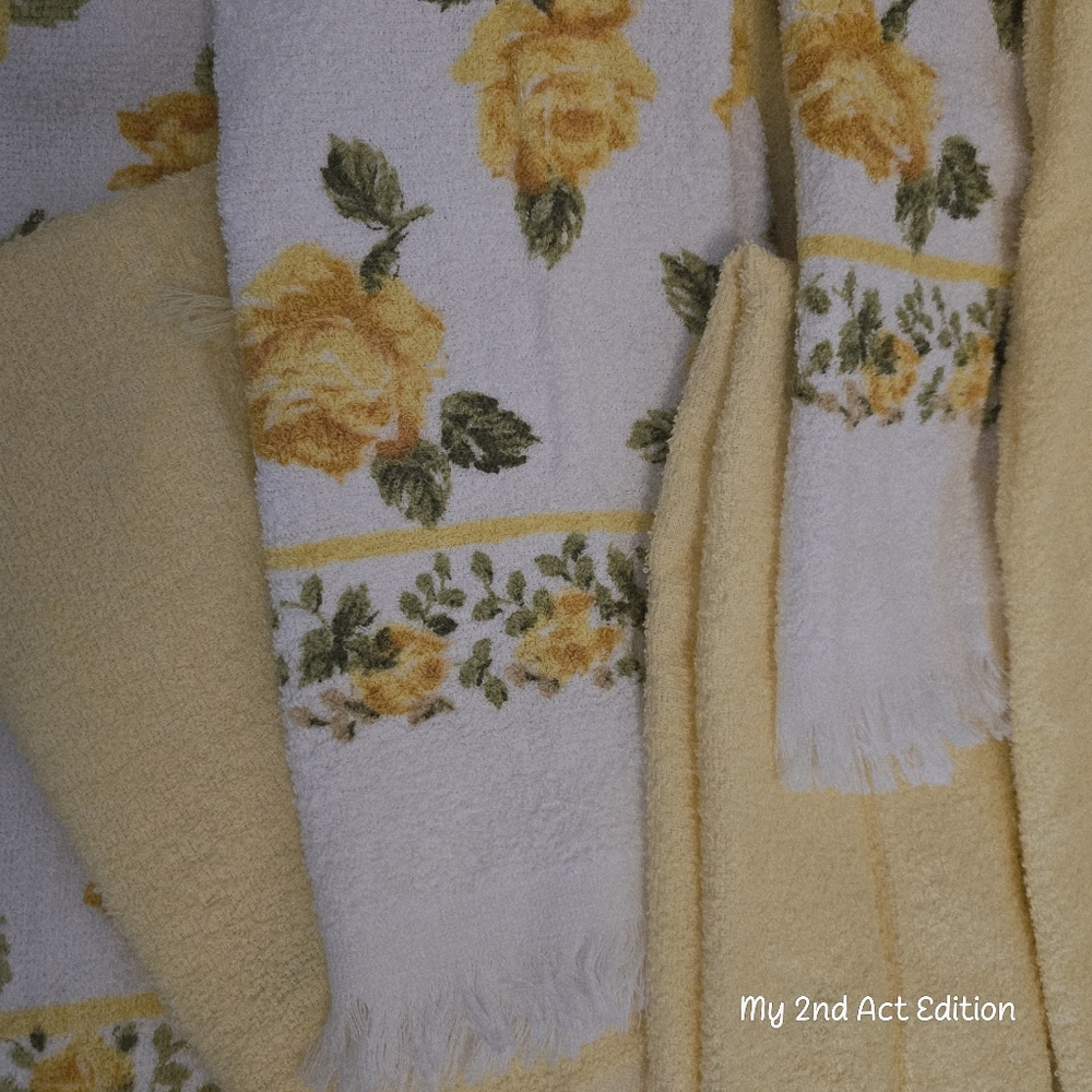 VINTAGE LOVERS DREAM TOWELS 8 pc Cannon Rose (4) & Yellow (4) Retro Towel Set.